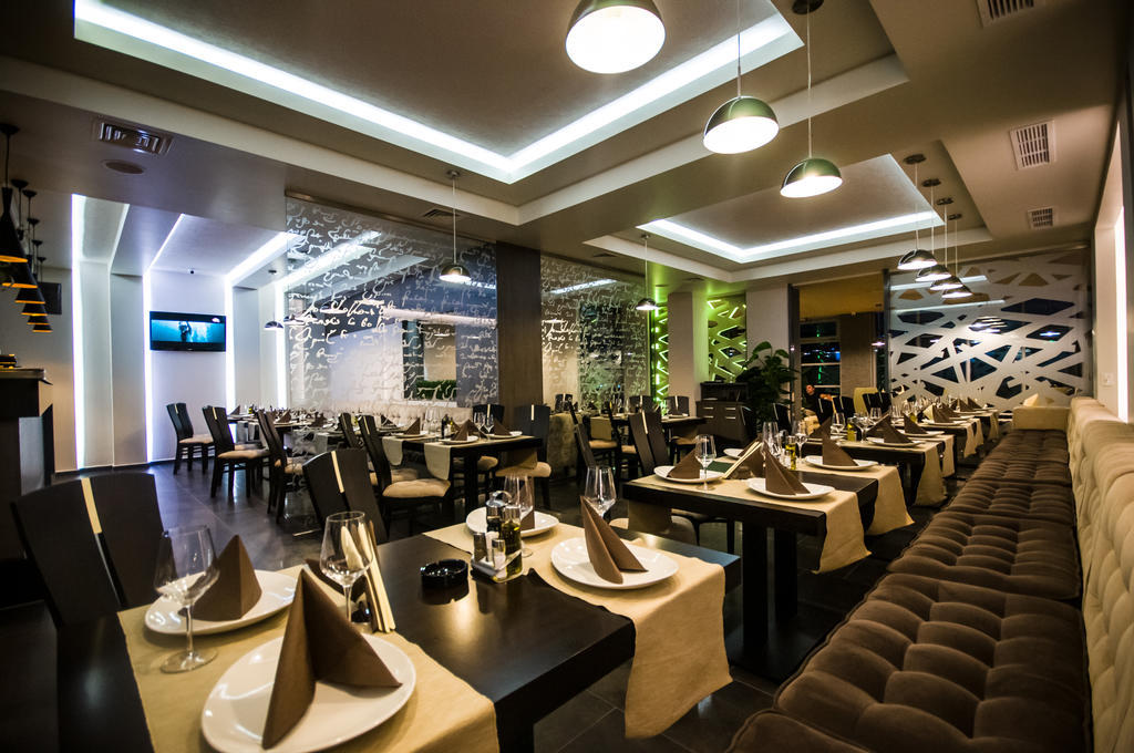 Hotel Aqua Тиргу-Жіу Екстер'єр фото