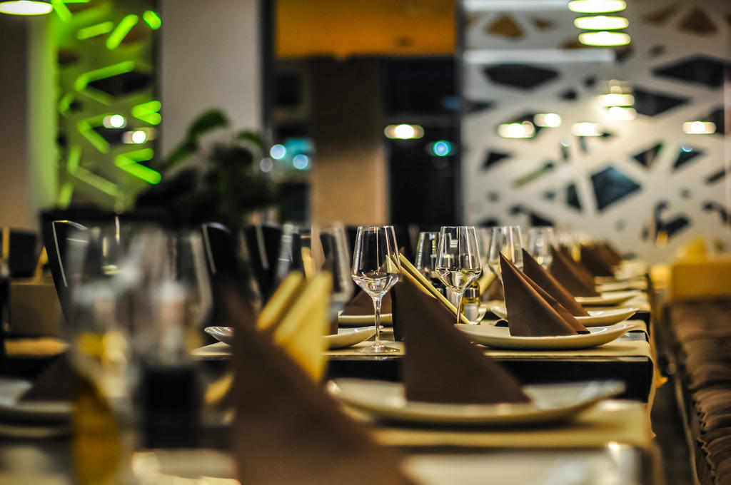 Hotel Aqua Тиргу-Жіу Екстер'єр фото